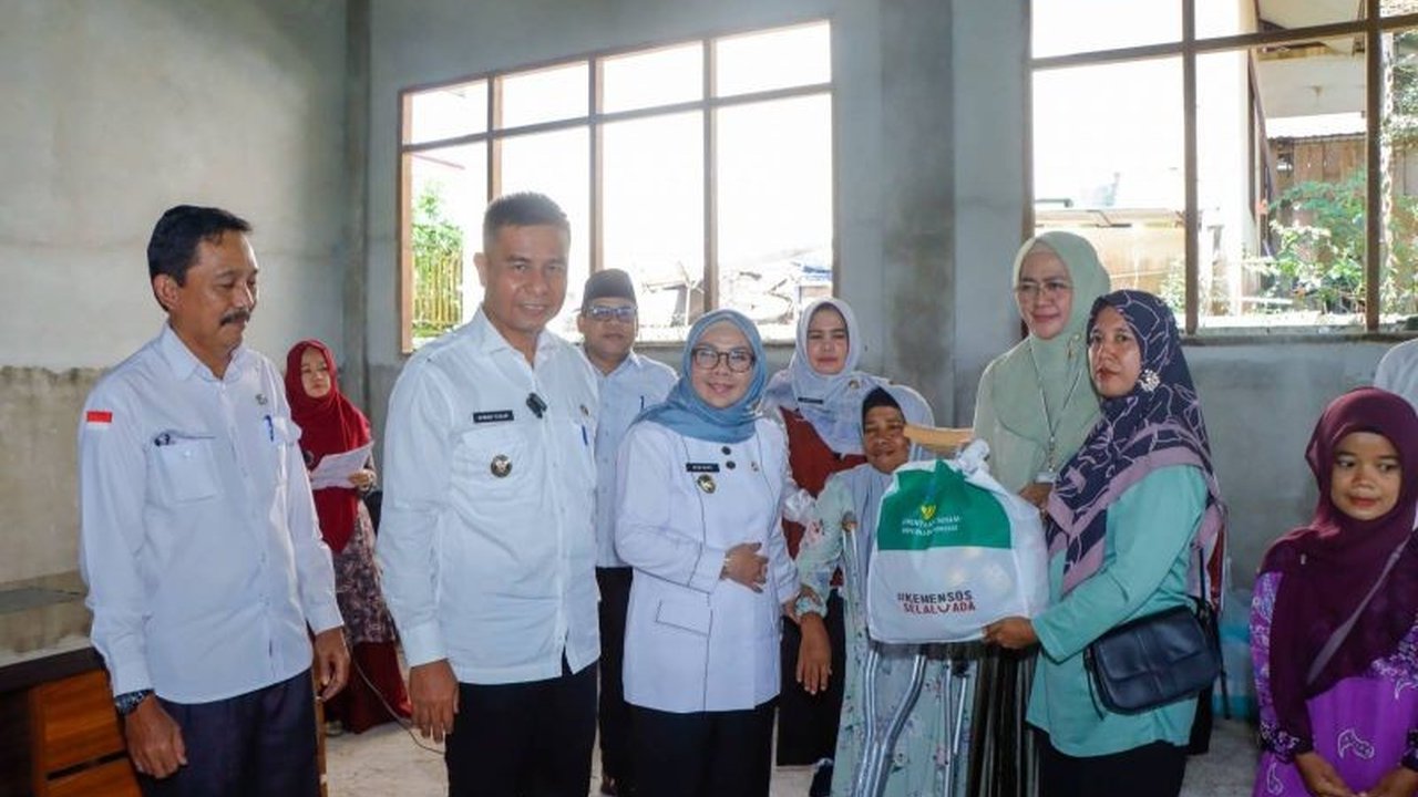 Kementerian Sosial (Kemensos) menyalurkan bantuan senilai Rp321 juta lebih untuk penyandang disabilitas di Kabupaten Kampar, Riau, berupa alat bantu mobilitas, kebutuhan dasar, dan dukungan kewirausahaan.