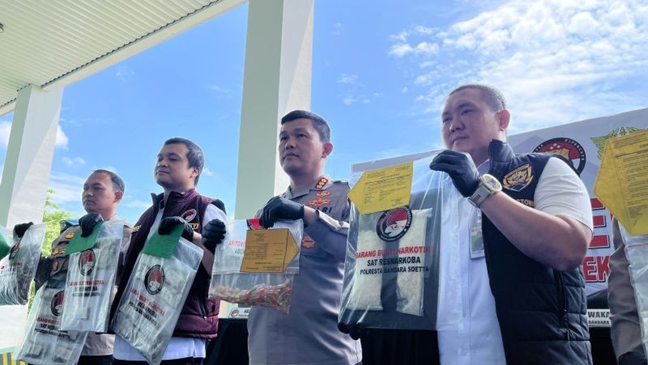 Polresta Bandara Soetta menggagalkan penyelundupan 46 cartridge cairan narkotika liquid ethomidate dari Thailand yang disembunyikan dalam koper milik seorang WNI.