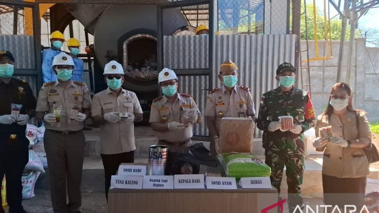 Badan Karantina Indonesia (Barantin) memusnahkan 887 komoditas impor dari Timor Leste di perbatasan NTT karena berpotensi membawa hama dan penyakit berbahaya, termasuk penyakit mulut dan kuku.