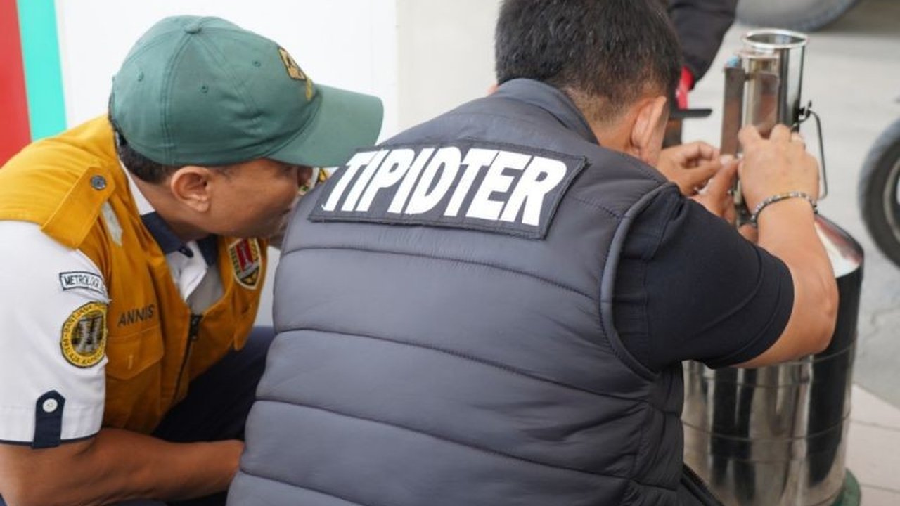 Polrestabes Semarang melakukan pengecekan ketersediaan dan distribusi BBM di sejumlah SPBU di jalur Pantura Kota Semarang menjelang Lebaran 2025 untuk mencegah kecurangan dan memastikan stok aman.