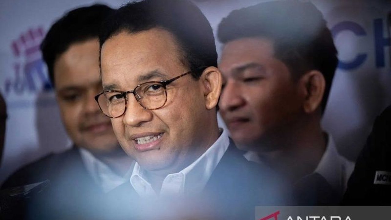 Pengamat politik menilai keterlibatan Anies Baswedan dengan Gerakan Rakyat sebagai strategi untuk mempertahankan eksistensi politiknya menjelang Pilpres 2029.
