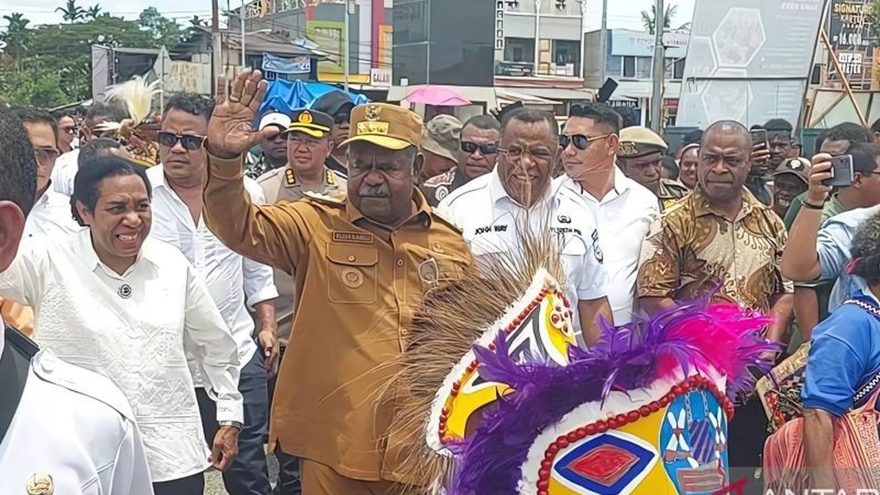 Gubernur Papua Barat Daya, Elisa Kambu, memastikan pendidikan gratis akan diterapkan di seluruh unit pendidikan mulai tahun ajaran 2025 untuk meningkatkan kualitas sumber daya manusia.