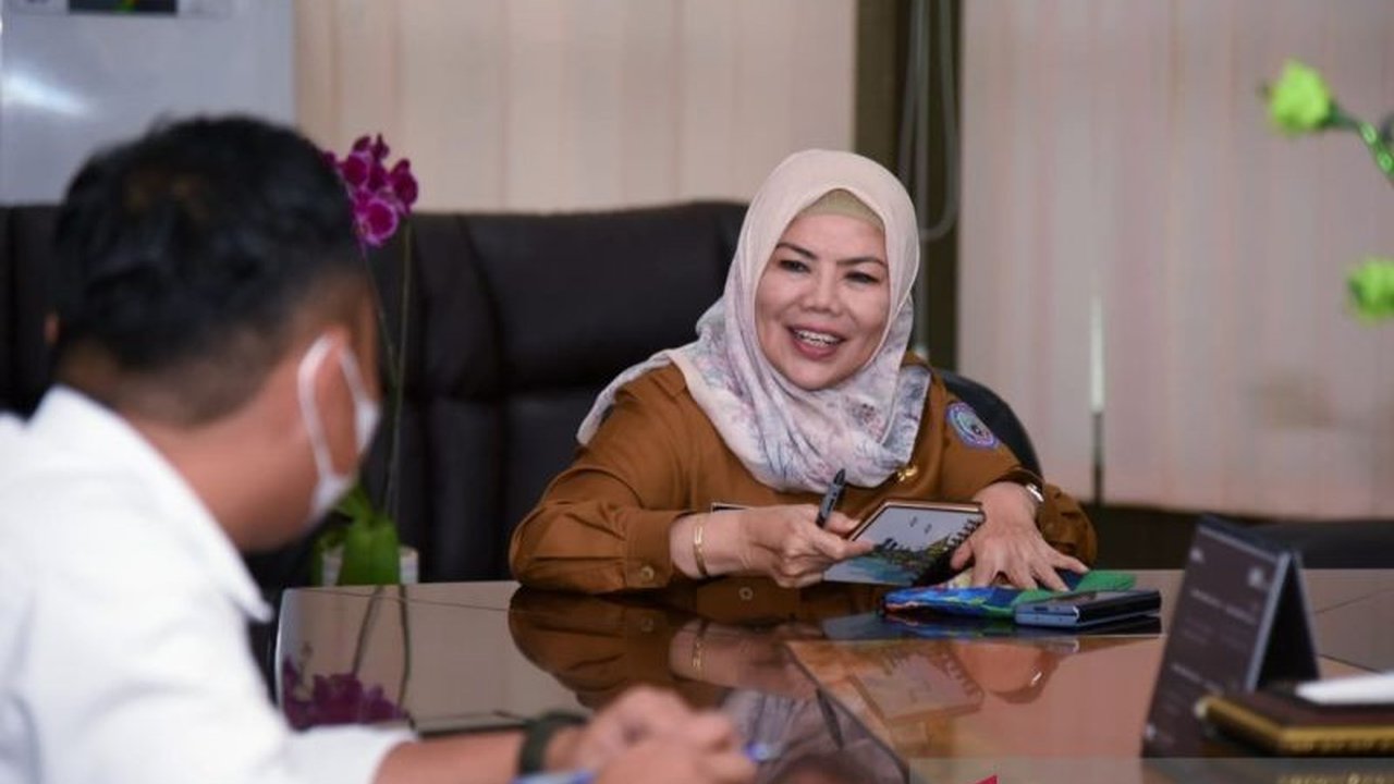 Pemerintah Provinsi Gorontalo menggelar pasar murah bahan pokok di enam lokasi selama Ramadhan, menawarkan harga subsidi untuk tujuh komoditas penting, membantu masyarakat kurang mampu.