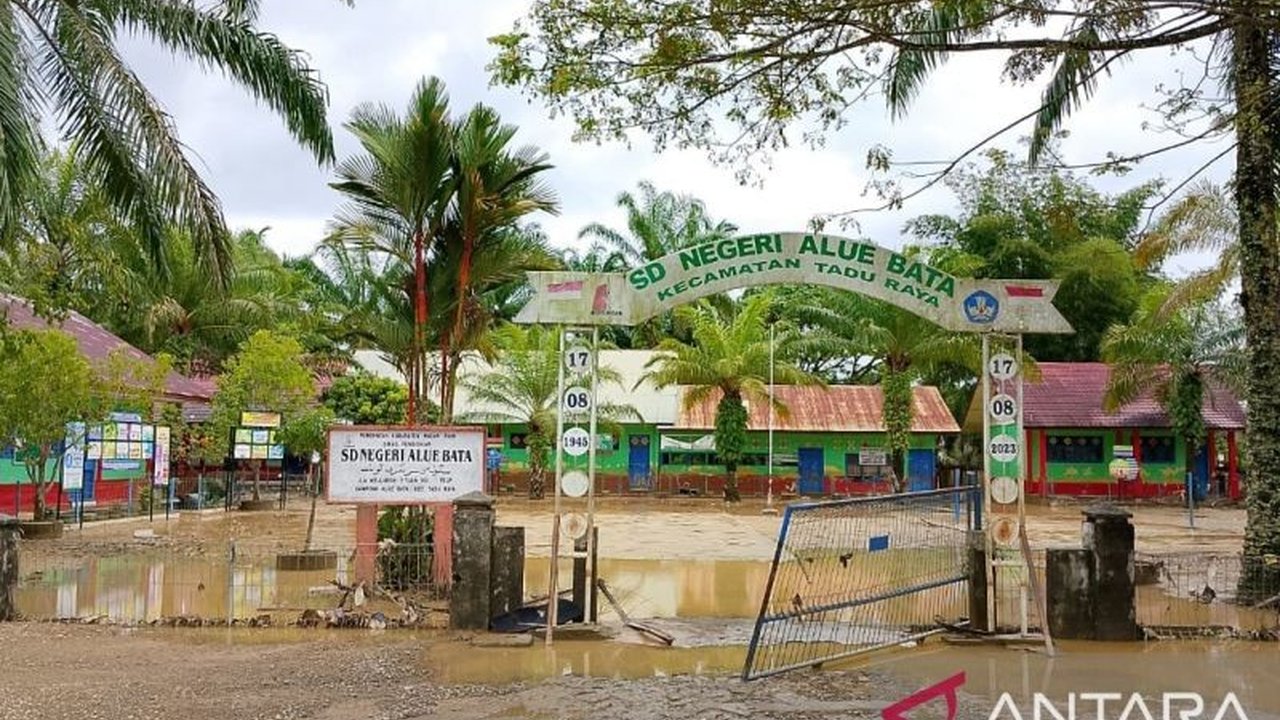 Hujan deras dan angin kencang menyebabkan banjir di 16 desa di enam kecamatan Kabupaten Nagan Raya, Aceh, namun BPBD melaporkan tidak ada korban jiwa.