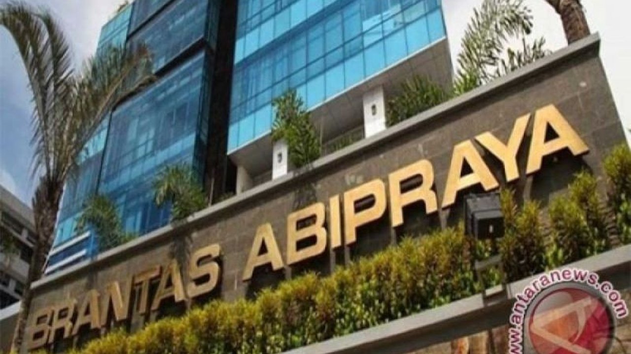 Kebijakan efisiensi anggaran pemerintah berdampak signifikan terhadap PT Brantas Abipraya, menyebabkan penurunan pendapatan hingga Rp3,5 triliun dan penurunan laba bersih.