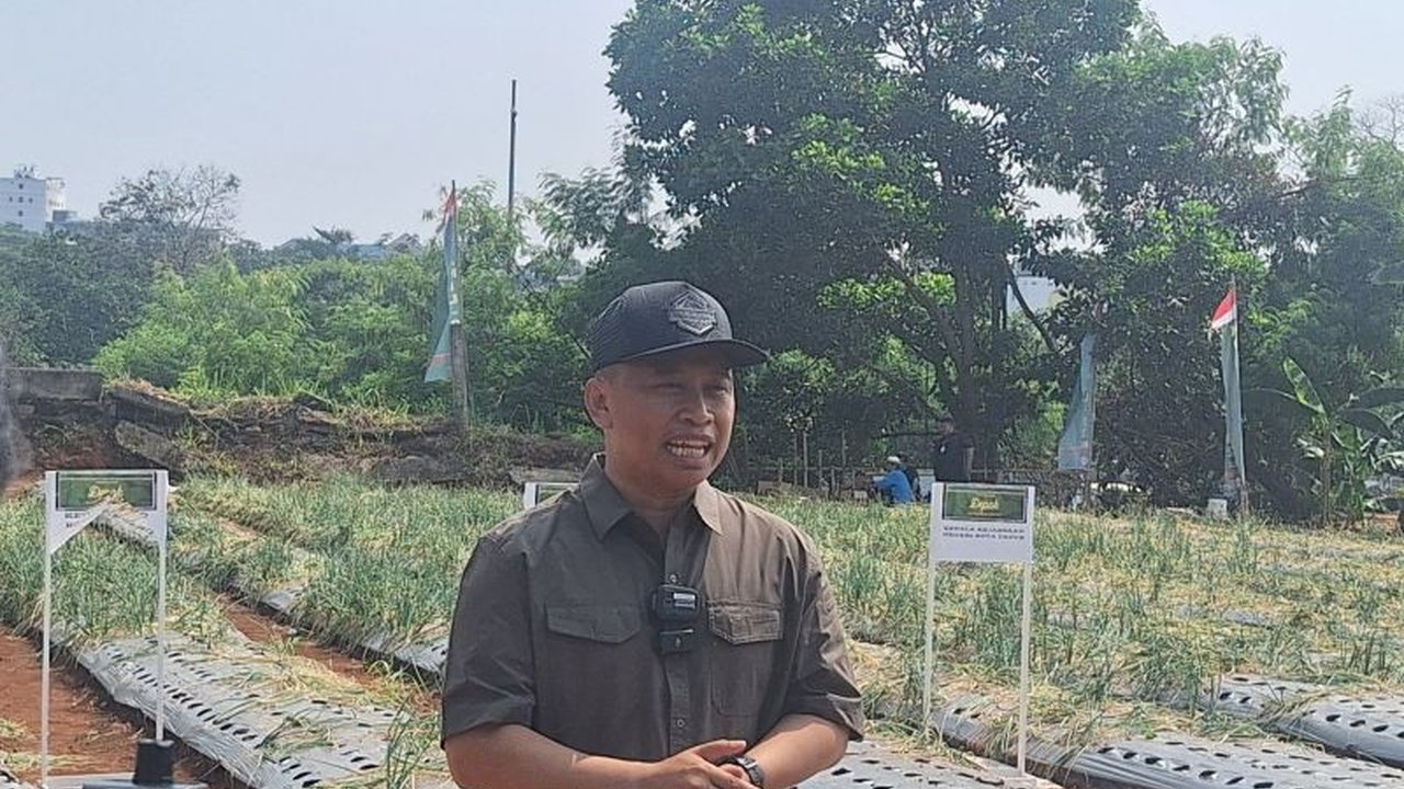 Pemkot Depok fokus perbaiki 258 sekolah rusak dan berikan bimbingan kuliah gratis bagi 10.000 siswa untuk akses pendidikan yang lebih baik.