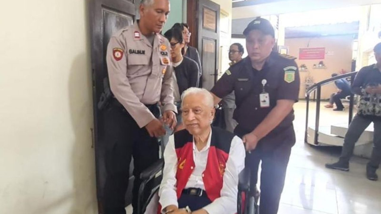 Ahli perbankan mempertanyakan standar operasional prosedur (SOP) Bank Mayapada dalam pemberian kredit kepada Ted Sioeng terkait kasus dugaan penipuan dan penggelapan dana senilai Rp133 miliar.