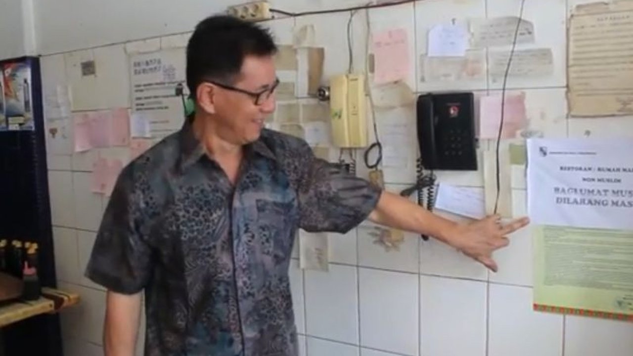 Sebanyak 112 usaha kuliner non-Muslim di Pekanbaru mengajukan izin operasional selama Ramadan dengan syarat hanya melayani pelanggan non-Muslim dan memasang spanduk pemberitahuan.