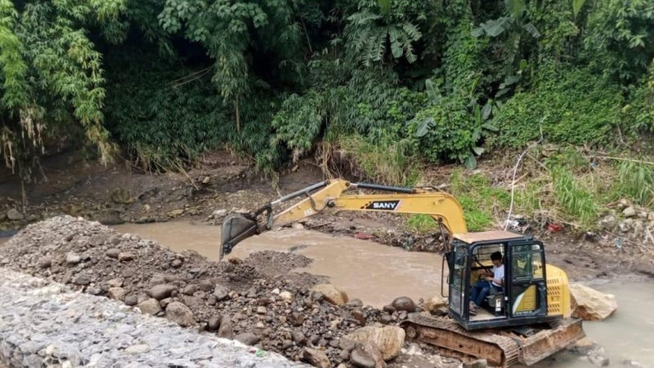 Pemerintah Kota Bandarlampung gencar memperbaiki talud dan bronjong di 31 titik di 20 kecamatan untuk mencegah banjir susulan setelah bencana banjir yang baru saja terjadi.