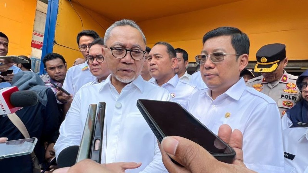 Kepala Bapanas memastikan distribusi bahan pangan di Jakarta tetap aman meskipun banjir melanda Bekasi; harga beberapa komoditas tetap stabil, kecuali cabai rawit merah yang naik karena faktor cuaca.