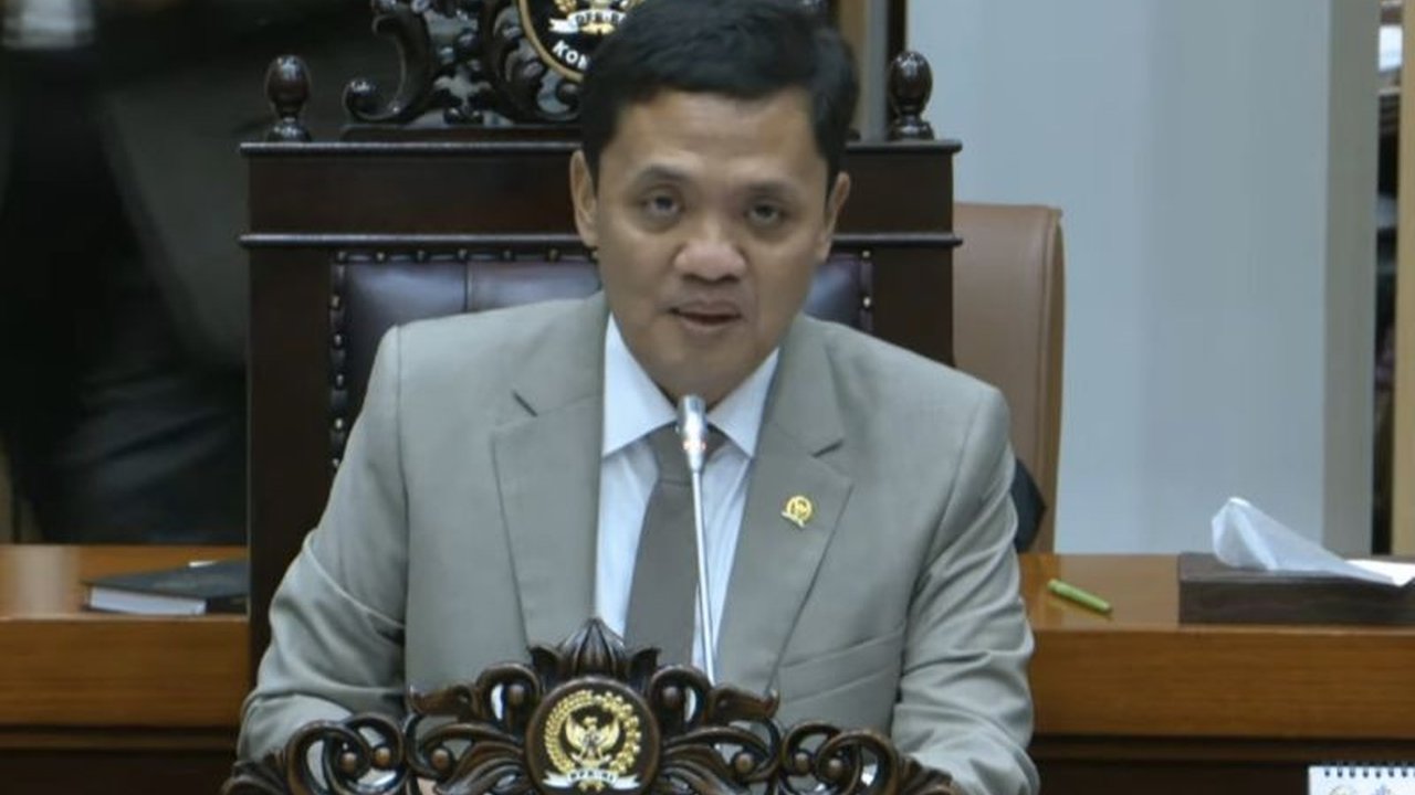 Komisi III DPR RI mendorong revisi RUU KUHAP untuk memperkuat peran advokat dan melindungi hak-hak tersangka, menanggapi keluhan masyarakat terkait minimnya peran advokat dalam KUHAP saat ini.