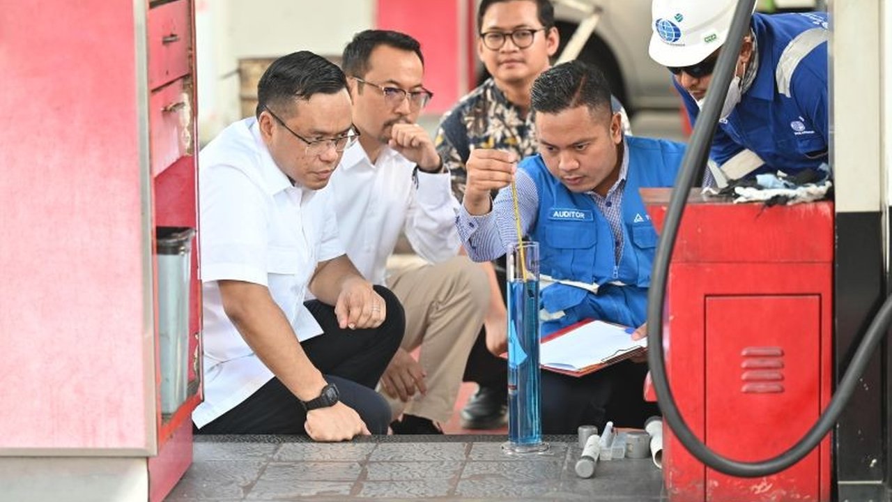 Direktur Utama Pertamina melakukan sidak ke SPBU bersama lembaga independen, memastikan kualitas BBM Pertamina sesuai standar dan siap menghadapi Ramadhan dan Idul Fitri.
