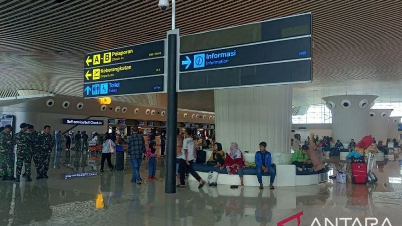 Bandara Internasional Sultan Hasanuddin Makassar mencatat peningkatan jumlah penumpang penerbangan internasional sebesar 11,45 persen pada Januari 2025 dibandingkan bulan sebelumnya, meskipun penumpang domestik mengalami penurunan.