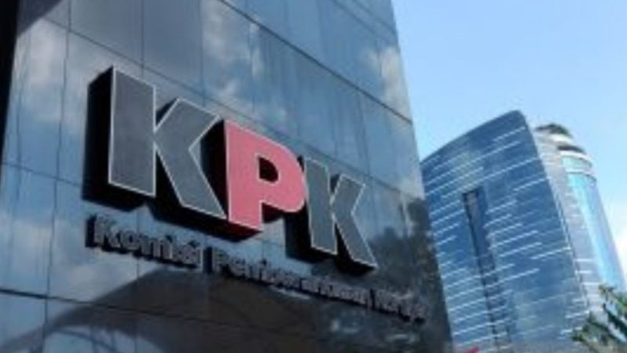 Mantan Bupati Jepara, Dian Kristiandi, diperiksa KPK terkait dugaan korupsi berupa pemberian kredit fiktif di Bank Jepara Artha pada 2022-2024, bersama beberapa saksi lainnya.