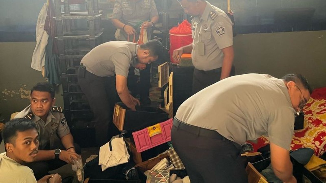 Lapas Salemba melakukan sidak dan tes urine napi untuk mencegah gangguan keamanan dan ketertiban, sekaligus menepis isu keterlibatan napi dalam penipuan dan peredaran narkoba.