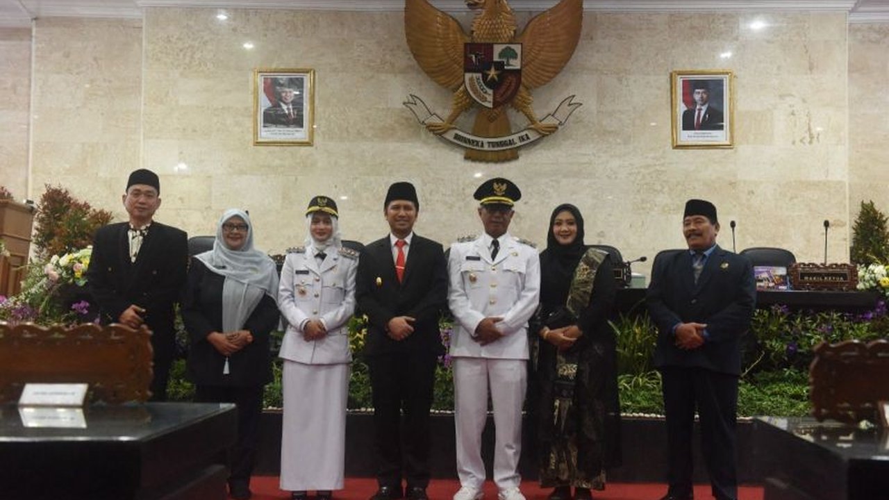 Wakil Gubernur Jatim, Emil Dardak, mendorong Wali Kota dan Wakil Wali Kota Kediri yang baru terpilih untuk meningkatkan pertumbuhan ekonomi dan melanjutkan keberhasilan pembangunan di berbagai sektor.