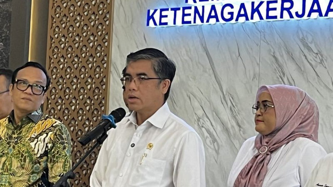 Menteri Ketenagakerjaan (Menaker) memastikan pengawalan pencairan hak-hak pekerja PT Sritex yang terkena PHK, termasuk JHT, JKP, THR, dan upaya rekrutmen kembali.