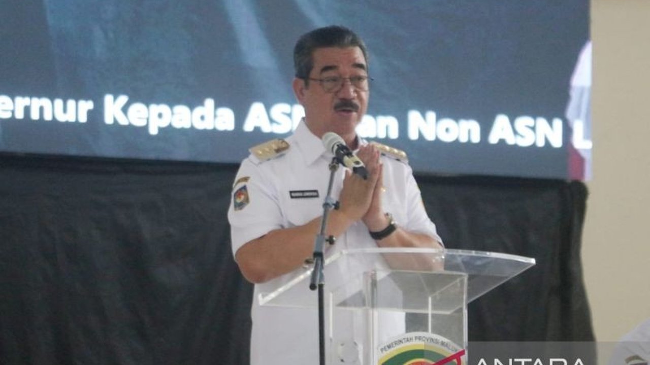 Gubernur Maluku, Hendrik Lewerissa, menekankan pentingnya efisiensi anggaran bagi ASN di Maluku, sejalan dengan Instruksi Presiden Nomor 1 Tahun 2025, guna mengatasi keterbatasan keuangan daerah dan memprioritaskan program yang berdampak langsung pada kes