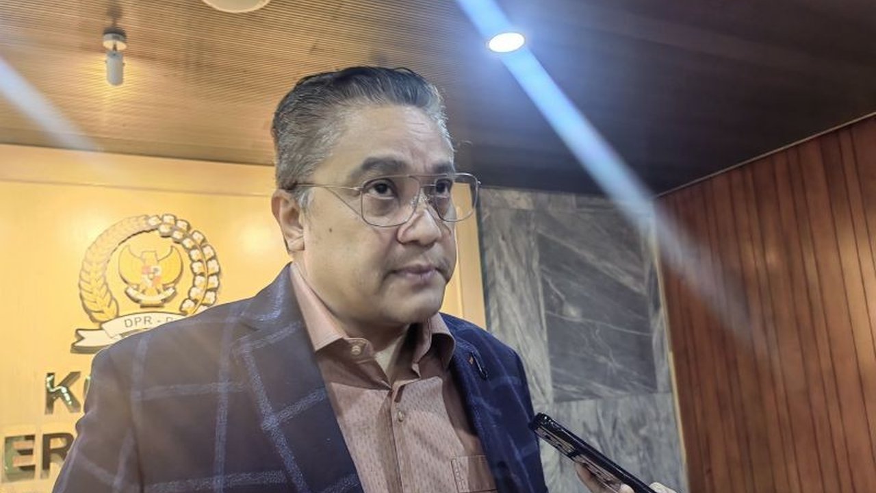 Wakil Ketua Komisi II DPR RI, Dede Yusuf, menekankan pentingnya pengawasan ketat PSU Pilkada 2024 di 24 daerah selama Ramadhan, meskipun terdapat perdebatan mengenai penundaan.