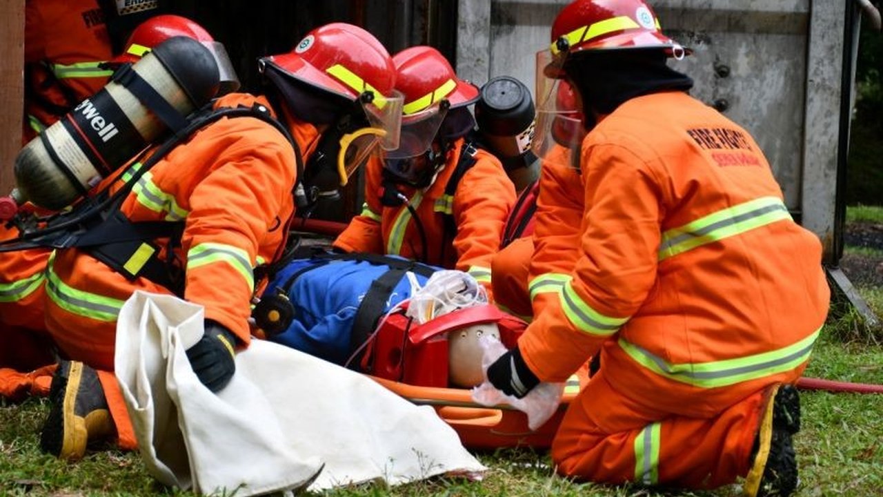 PT Semen Indonesia (SIG) berkomitmen memperkuat budaya Keselamatan dan Kesehatan Kerja (K3) untuk mencegah kecelakaan dan penyakit akibat kerja, mendorong pembangunan berkelanjutan, dan meningkatkan produktivitas karyawan.