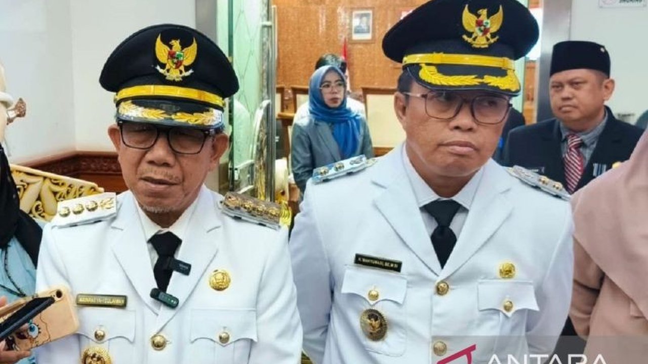 Bupati Kutai Timur, Ardiansyah Sulaiman, berkomitmen menyelesaikan utang daerah sebesar Rp1,3 triliun dalam enam bulan ke depan untuk melanjutkan program pembangunan infrastruktur dan pelayanan publik.