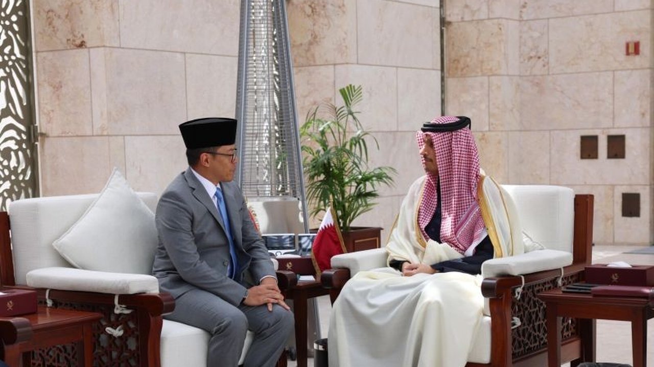 Menteri Luar Negeri RI melakukan kunjungan kerja ke Qatar, membahas peningkatan hubungan bilateral dan kerja sama internasional untuk mendukung kemerdekaan Palestina.