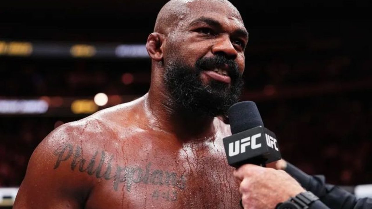 CEO UFC, Dana White, berencana menggelar laga spektakuler antara juara kelas berat Jon Jones dan juara sementara Tom Aspinall pada musim panas 2025, meskipun rencana ini berpotensi berubah tergantung hasil pertandingan Pereira vs Ankalaev.