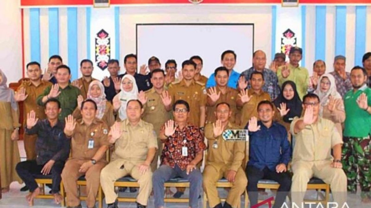 Pemkab Murung Raya, Kalimantan Tengah, gencar mendampingi Desa Bahitom menjadi percontohan Desa Antikorupsi, mendorong transparansi dan akuntabilitas pemerintahan desa.