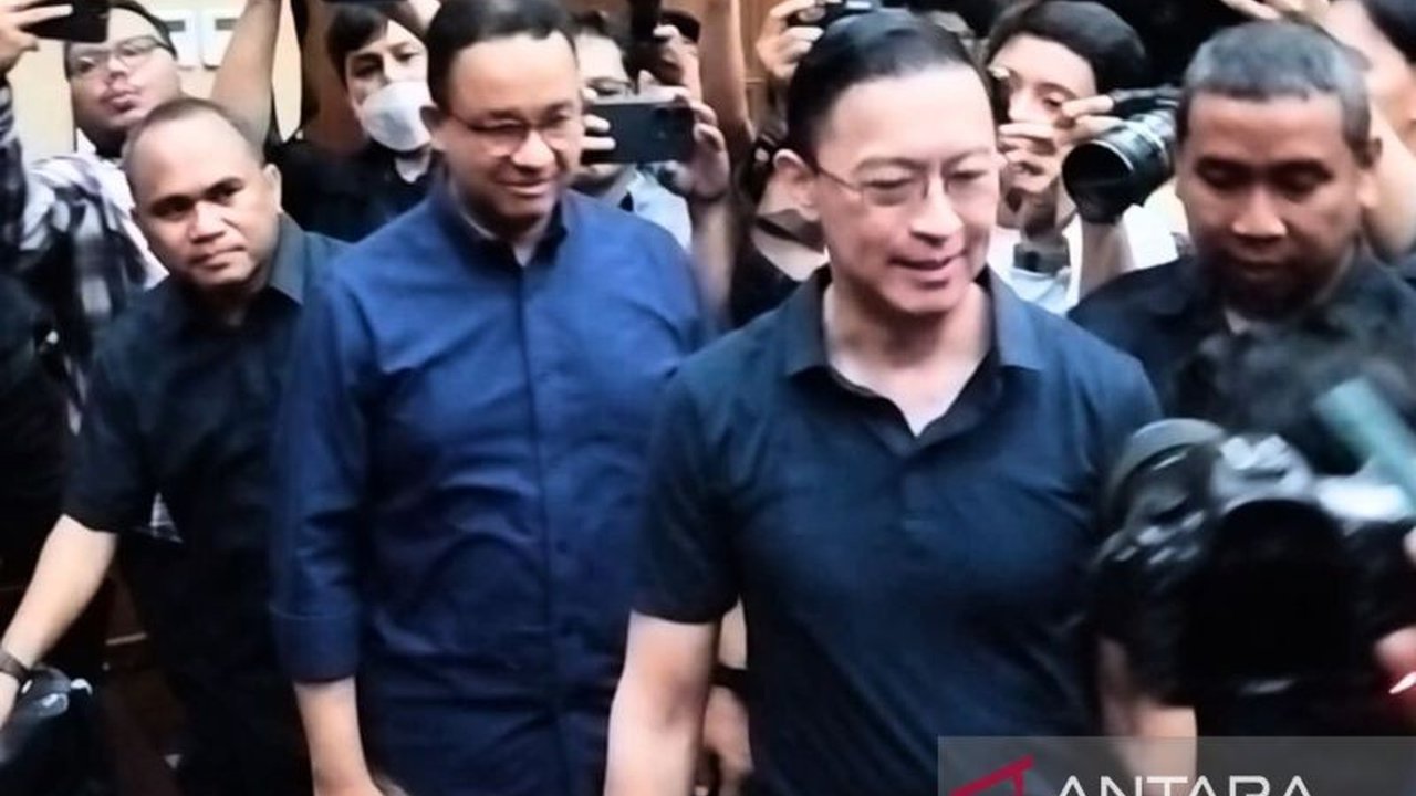 Anies Baswedan, mantan Gubernur DKI Jakarta, menghadiri sidang perdana kasus dugaan korupsi impor gula yang melibatkan Tom Lembong dan berharap majelis hakim bertindak objektif dan adil.