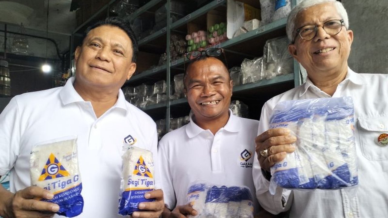 PT Garam berencana menjadikan Pasaman Barat dan Pesisir Selatan, Sumatera Barat sebagai sentra produksi garam untuk memenuhi kebutuhan nasional, sekaligus mendukung program hilirisasi pemerintah.