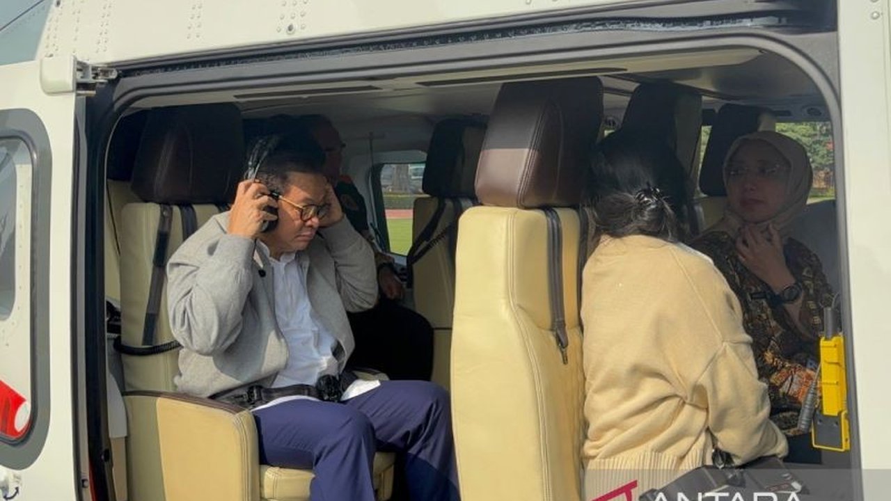 Gubernur DKI Jakarta, Pramono Anung, meninjau lokasi banjir Jakarta dari helikopter Polri dan memprioritaskan normalisasi Sungai Ciliwung pascabanjir.