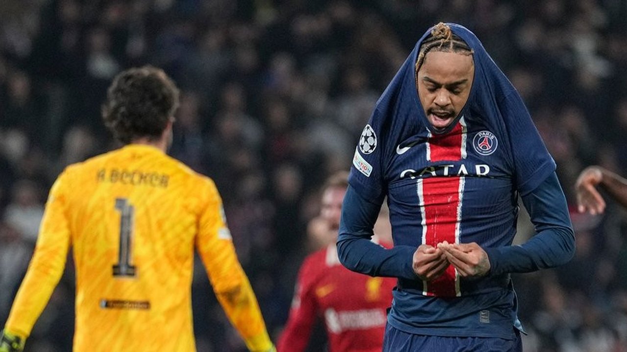 Luis Campos Murka ke Wasit Usai Kontroversi VAR di Laga PSG vs Liverpool