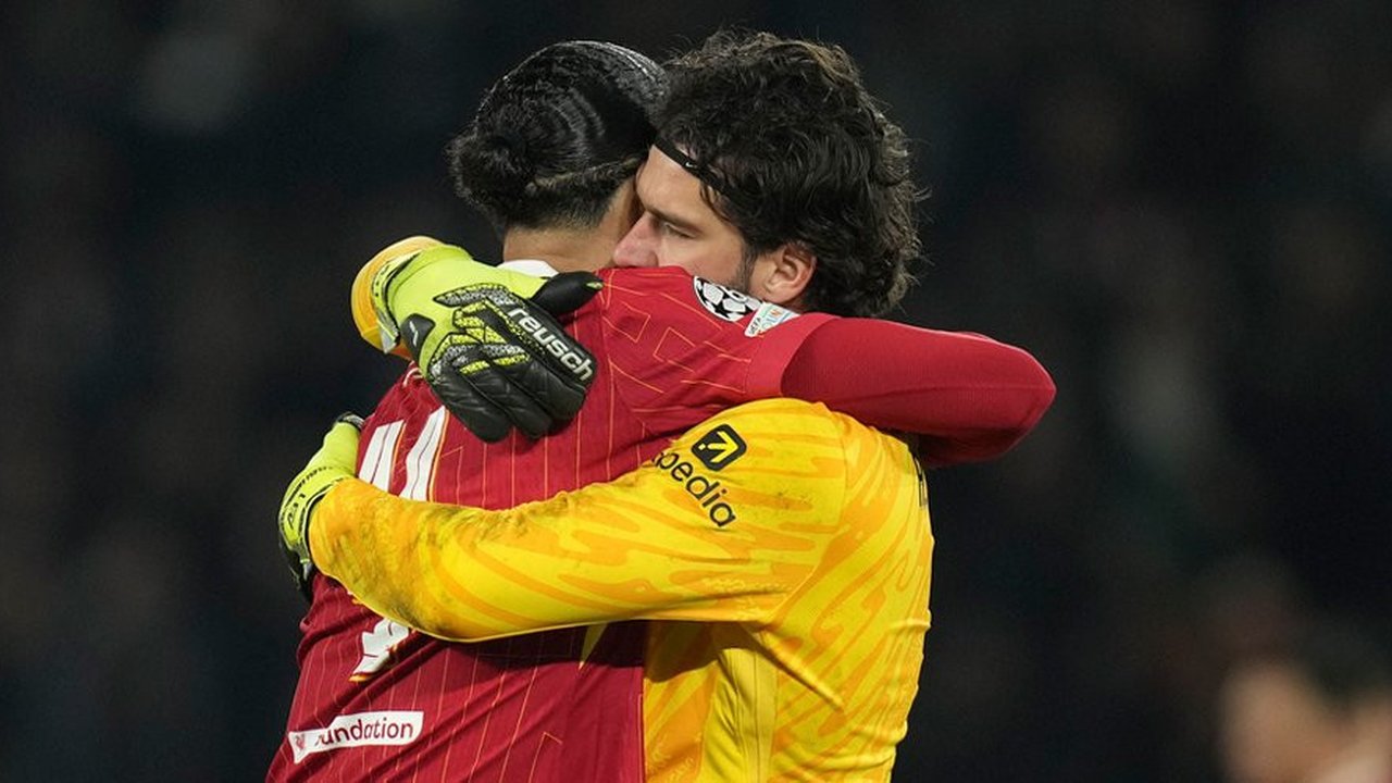 Kiper Terbaik Dunia! 9 Penyelamatan Alisson Becker pada Duel Liverpool Lawan PSG