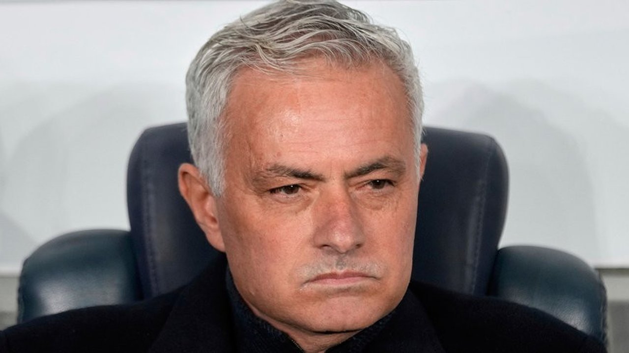 Hasil Liga Europa: Magis Jose Mourinho Tak Muncul, Fenerbahce Dipermalukan Rangers 1-3
