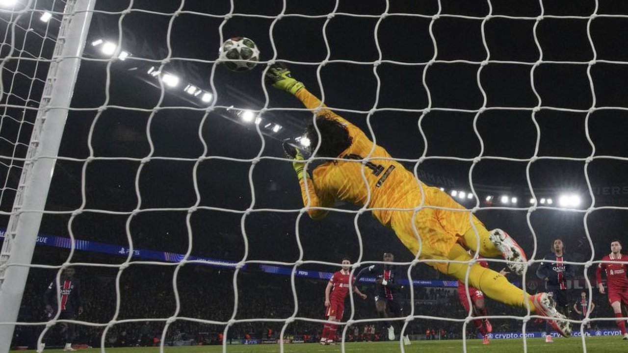 Ada Satu Kiper yang Lebih Baik dari Alisson Becker, Namanya Thibaut Courtois