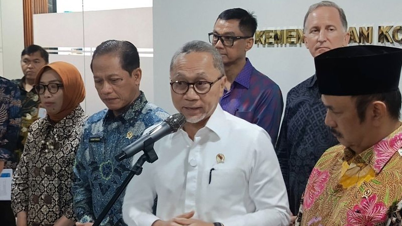 Pemerintah Indonesia akan menggabungkan tiga Peraturan Presiden tentang pengelolaan sampah menjadi satu untuk mempercepat pemanfaatan sampah sebagai sumber energi listrik, dengan target implementasi di 30 provinsi dalam 5 tahun.