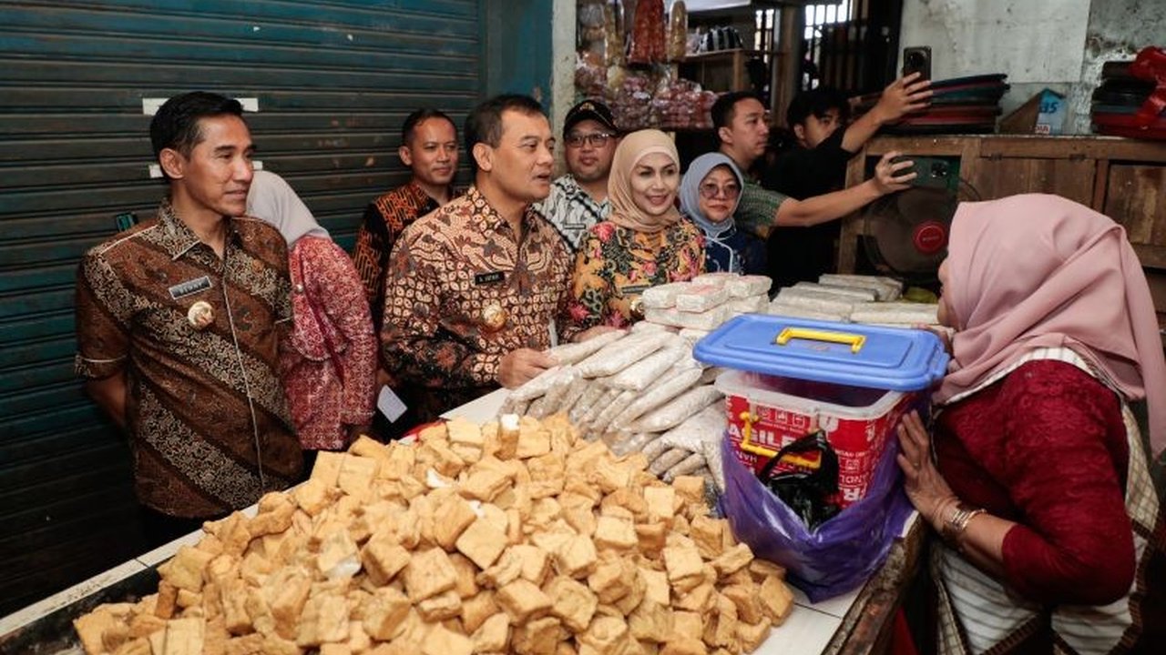 Gubernur Jawa Tengah mendorong revitalisasi Pasar Boja, Kendal senilai Rp2 miliar untuk kenyamanan pedagang dan pembeli serta peningkatan perekonomian lokal.