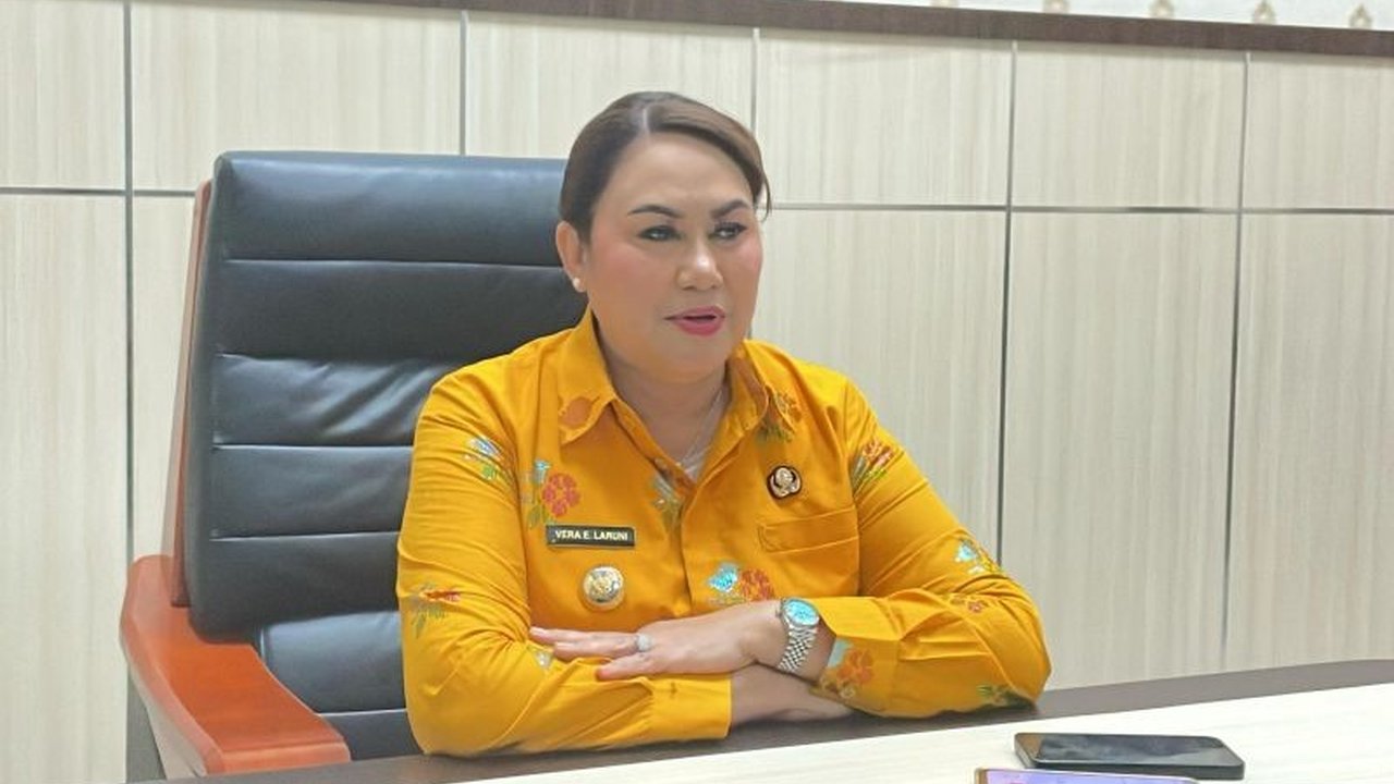 Bupati Donggala, Vera Elena Laruni, mengimbau seluruh ASN dan non-ASN Muslim untuk shalat berjamaah di masjid selama jam kerja, sejalan dengan Surat Edaran Gubernur Sulawesi Tengah.