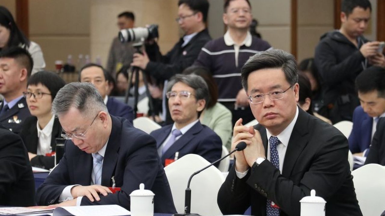 Wali Kota Shenzhen, Qin Weizhong, menegaskan komitmen kota tersebut untuk mempertahankan kepemimpinan inovasi teknologi di China melalui peningkatan signifikan anggaran riset dan pengembangan pada tahun 2025.