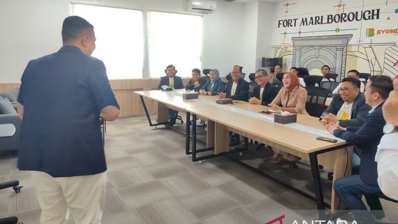 Anggota Komisi VII DPR RI, Erna Sari Dewi, mengawasi penyaluran dana KUR di Bengkulu untuk memastikan tepat sasaran dan mencegah penyalahgunaan, dengan total penyaluran mencapai Rp450 miliar pada 2024.