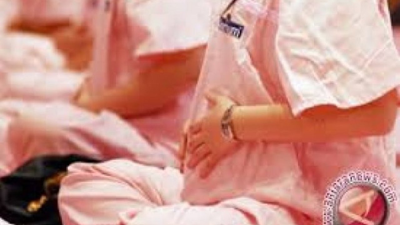 Dokter spesialis obstetri dan ginekologi, dr. Matthew Simangunsong, memberikan saran penting bagi ibu hamil yang ingin berpuasa Ramadan, anjurkan puasa bertahap dan perhatikan asupan nutrisi.