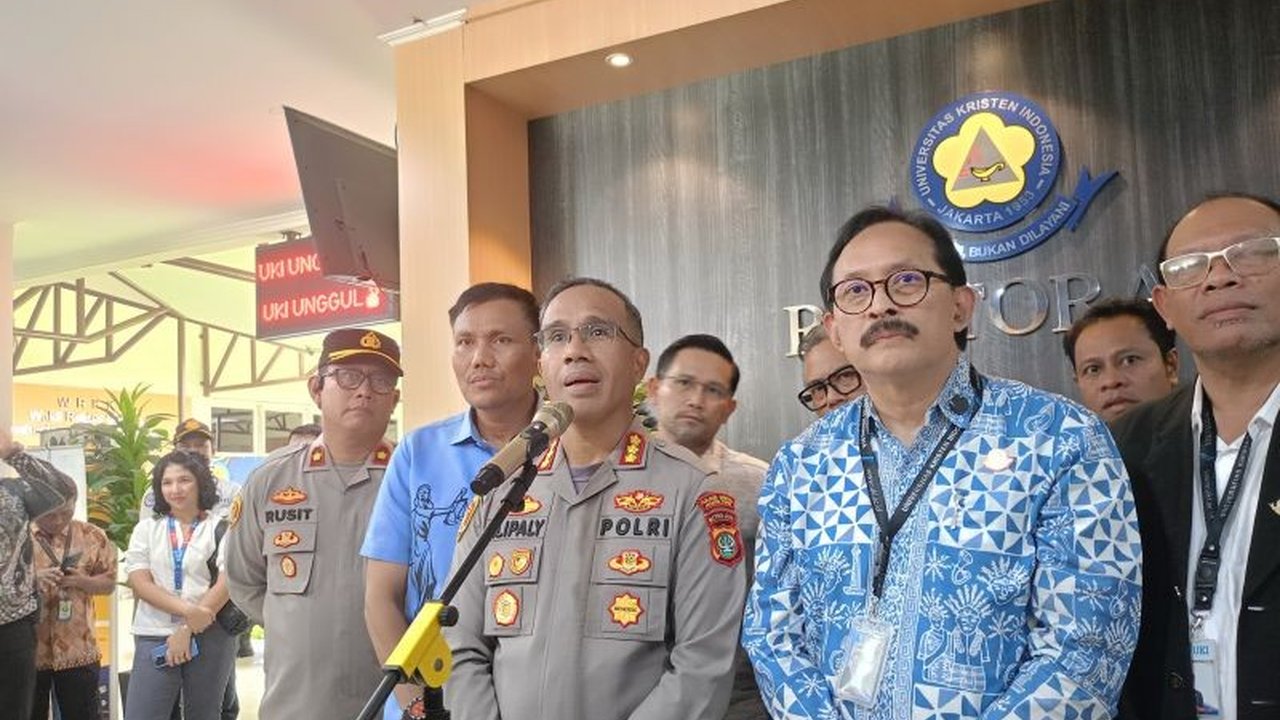 Kepolisian Jakarta Timur telah memeriksa 18 saksi, termasuk mahasiswa dan petugas keamanan, untuk mengungkap kematian mahasiswa UKI, Kenzha Ezra Walewangko, di kampus pada 4 Maret 2024.