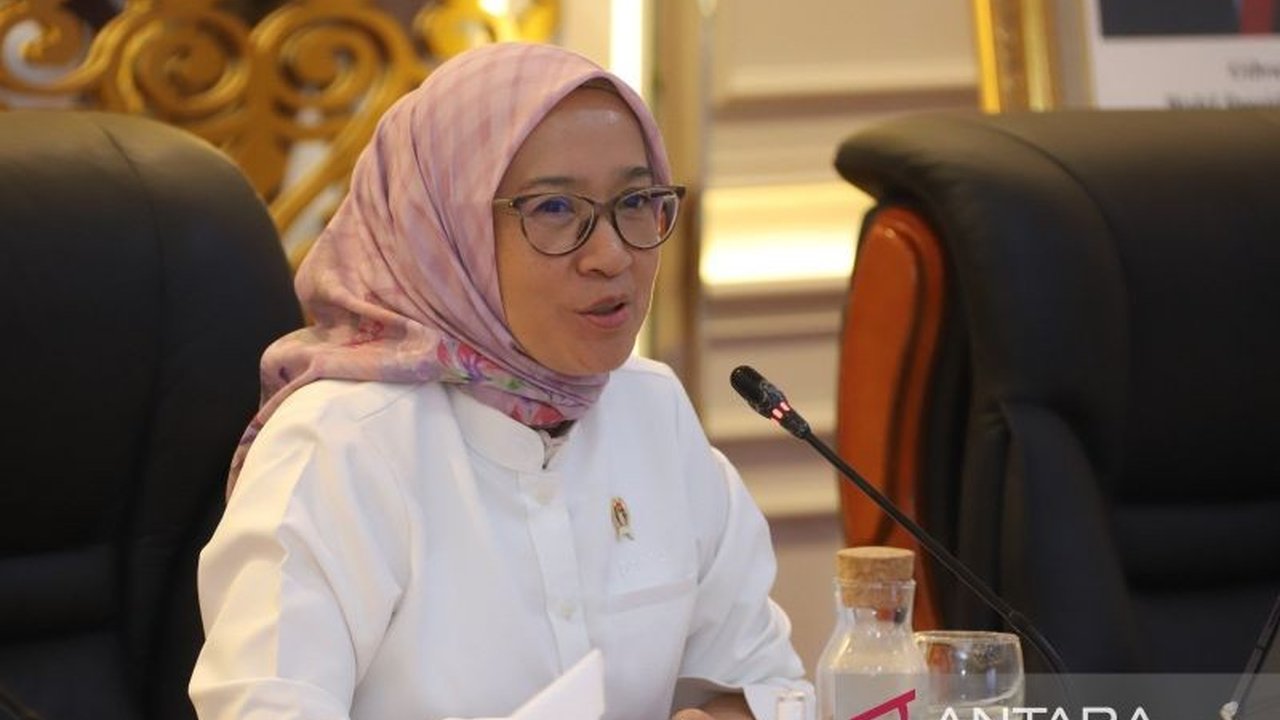 Badan Kepegawaian Negara (BKN) menyiapkan peta jalan pengangkatan serentak Calon Aparatur Sipil Negara (CASN) 2024 untuk CPNS dan PPPK, dengan mempertimbangkan berbagai kendala dan memastikan kepastian bagi peserta.