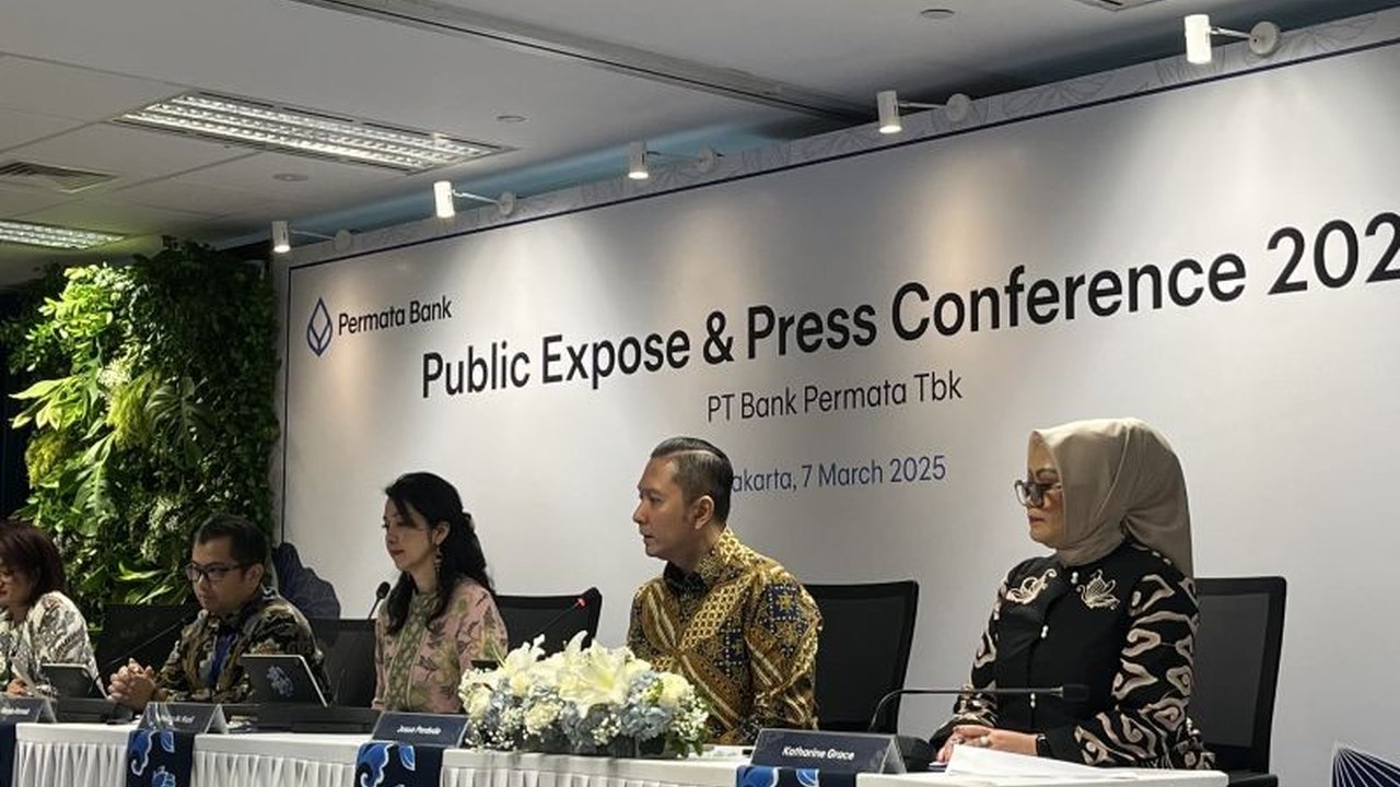 Kebijakan Devisa Hasil Ekspor Sumber Daya Alam (DHE SDA) berpotensi menguatkan nilai tukar rupiah dan menjaga stabilitas ekonomi Indonesia, meskipun tantangan eksternal masih ada.