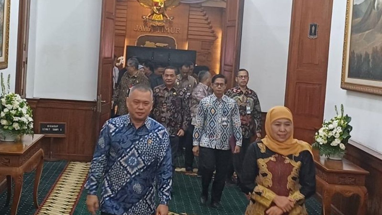 Gubernur Khofifah memprediksi 18,7 juta pemudik akan menuju Jawa Timur pada Lebaran 2025, Pemerintah Provinsi Jawa Timur dan Kementerian Perhubungan siapkan strategi menghadapi lonjakan pemudik.
