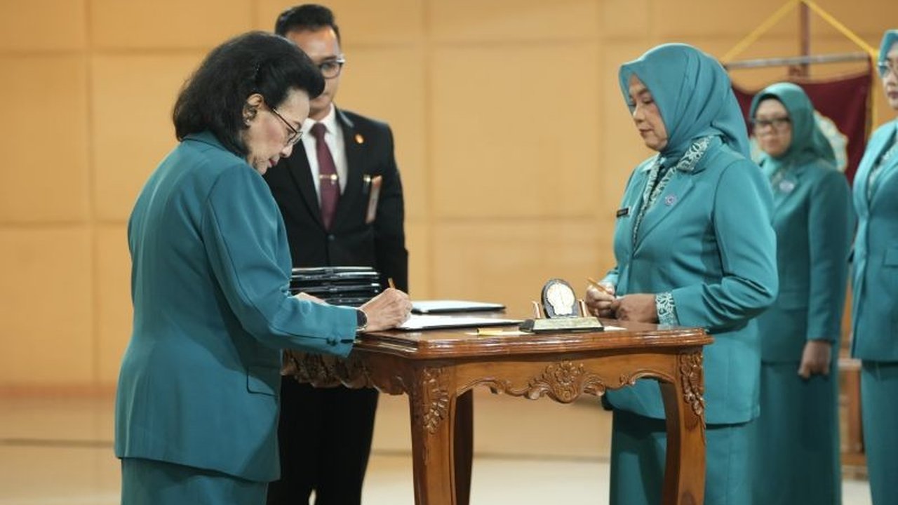 GKR Hemas melantik Ketua TP PKK Kabupaten/Kota se-DIY di Kepatihan Yogyakarta, Jumat (7/7), dengan fokus pada peningkatan kesejahteraan keluarga dan penanggulangan stunting.