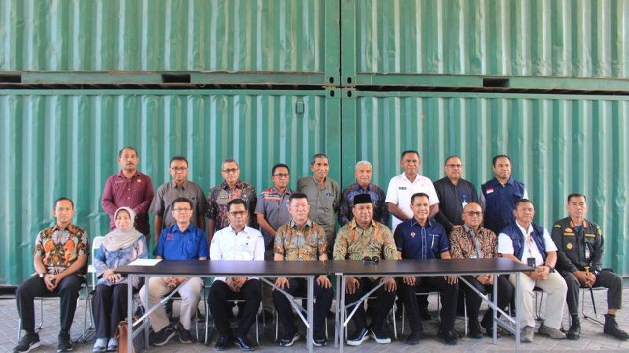 Wakil Gubernur Maluku, Abdullah Vanath, menjamin ketersediaan stok pangan cukup untuk memenuhi kebutuhan masyarakat selama Lebaran 2025 setelah melakukan pengecekan langsung ke gudang Bulog dan distributor.