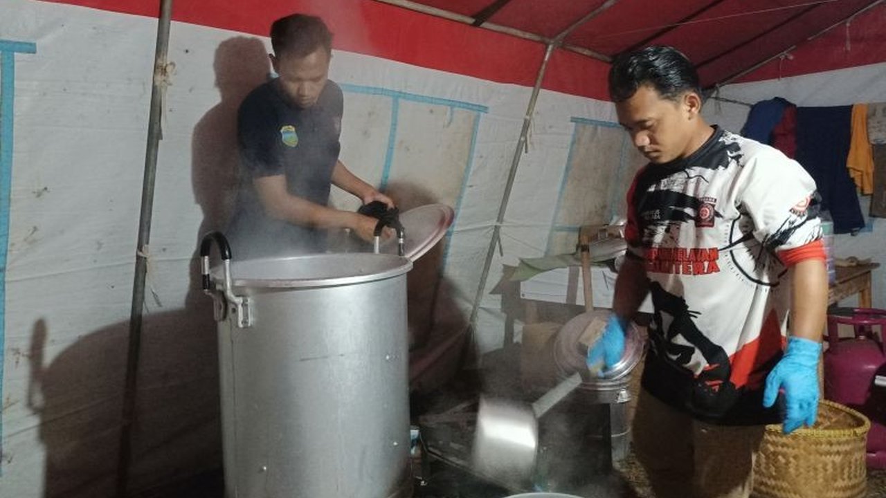 Tagana Tasikmalaya Siap Siaga: Bantuan Pangan Tercukupi untuk Korban Tanah Bergerak di Cineam
