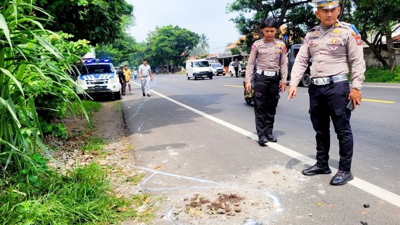 Sopir pikap ditetapkan sebagai tersangka dalam kecelakaan di Situbondo yang mengakibatkan meninggalnya Bendahara Umum DPP Partai Demokrat, Renville Antonio, pada 14 Februari 2025.