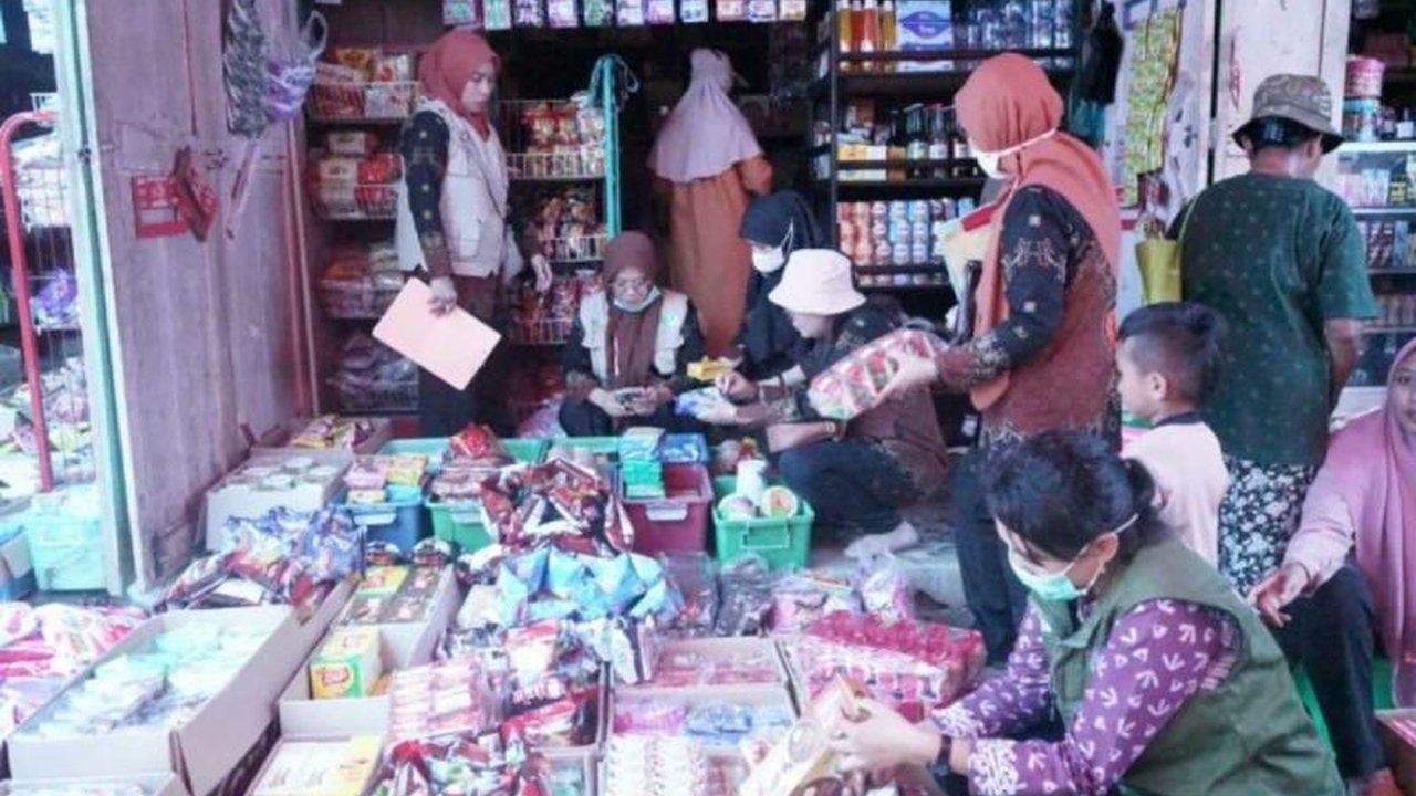 TTPOM Lutim Temukan Banyak Produk Kedaluwarsa di Pasar Wasuponda